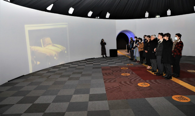 Başkan Güder, Dijital Gösterim Merkezi'ni Gençlerle Gezdi