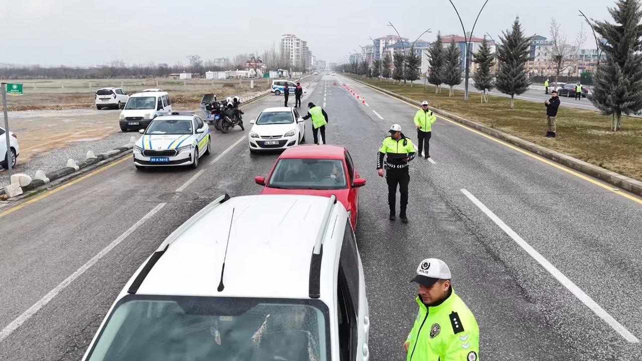 TRAFİK TEDBİRLERİ EN ÜST SEVİYEYE ÇIKARILDI