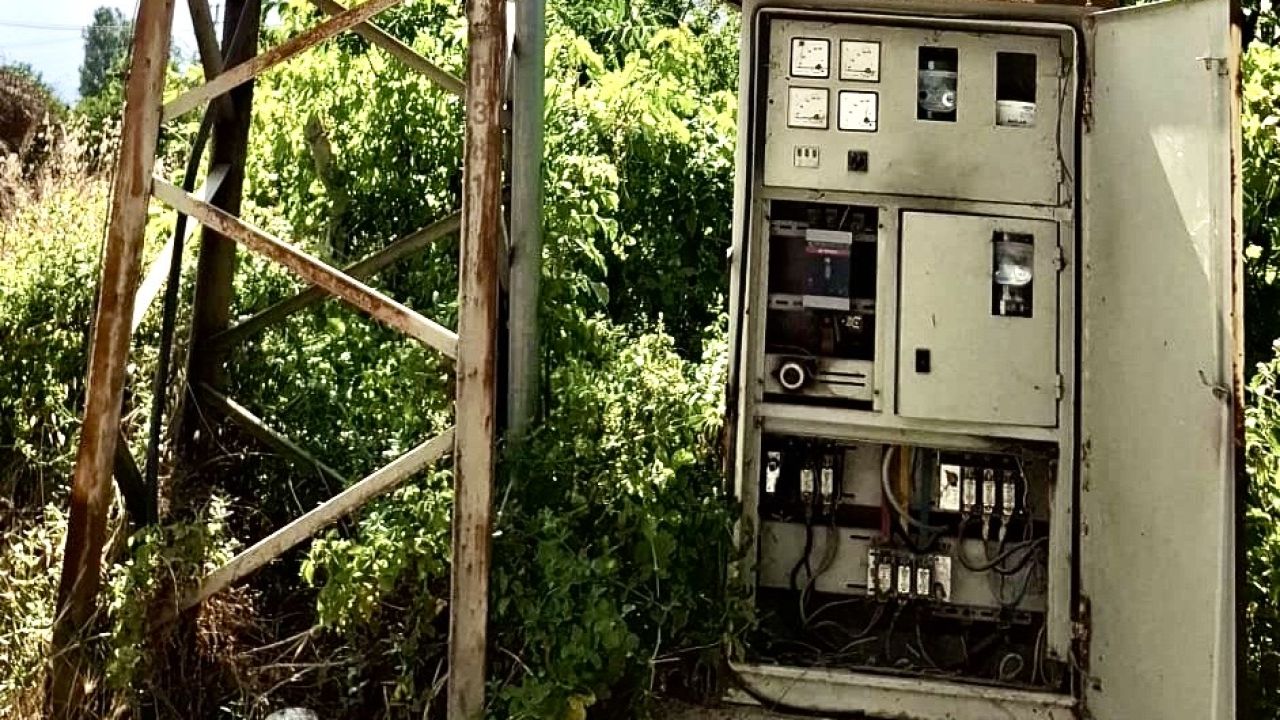 Açık Elektrik Panoları Mahalleliyi Endişelendiriyor