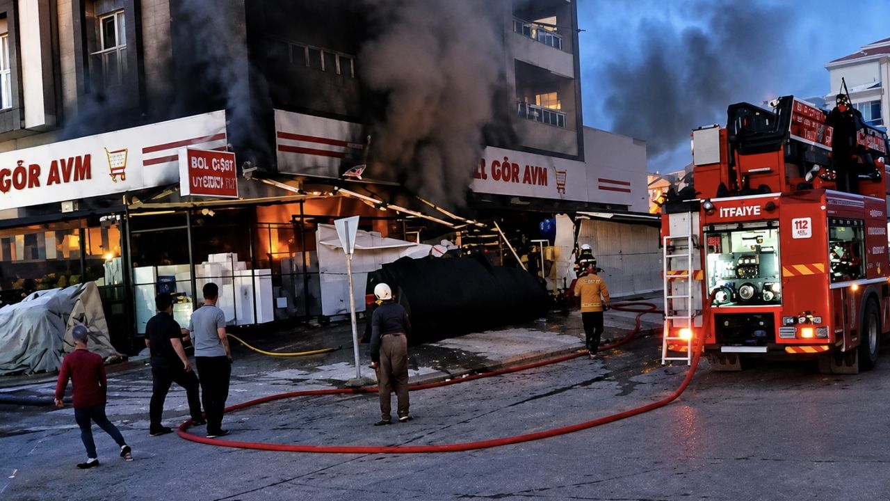 AVM’de Yangın: Büyük Çaplı Hasar Oluştu