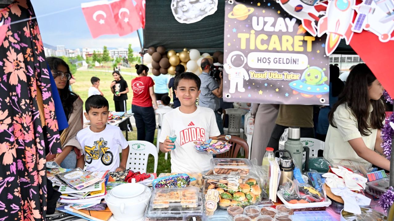 Büyükler Pazar Görsün Etkinliğinin 36 Bin 880 TL Geliri Yetimler Kervanına Bağışlandı