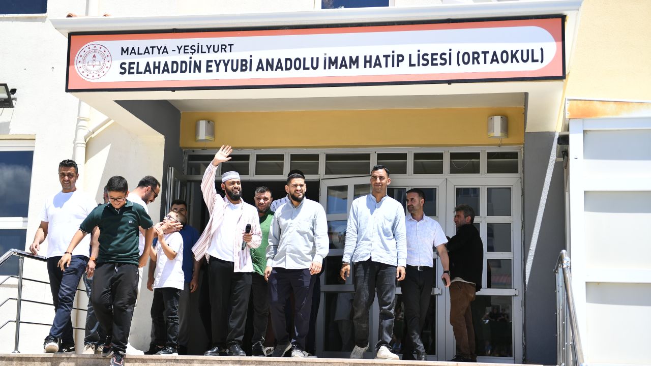 Celal Karatüre Malatyalı Öğrencilerle Buluştu, Yer Gök Allah Nidalarıyla İnledi
