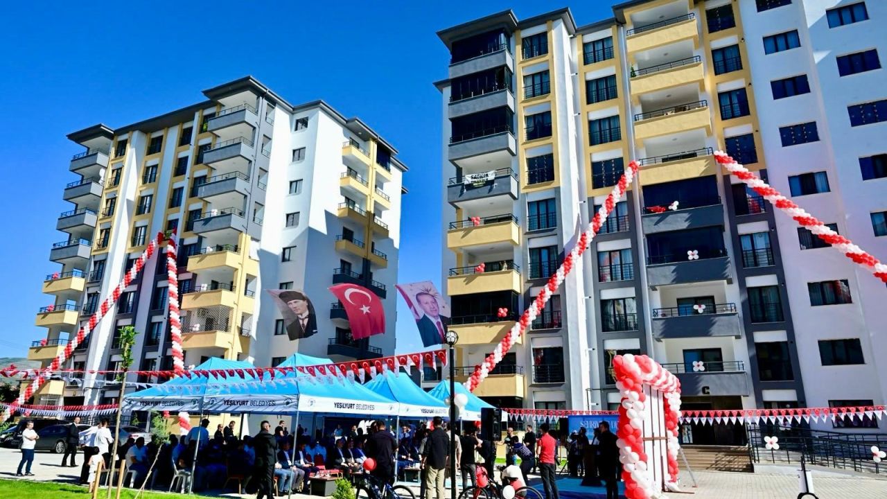 Kentsel Dönüşüm Projesi “Yeşil Yaşam Evleri” Hak Sahiplerine Teslim Edildi