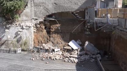 Göz Göre Göre Çöküyor! Tahliye Edilen Binada Tehlike Büyüyor
