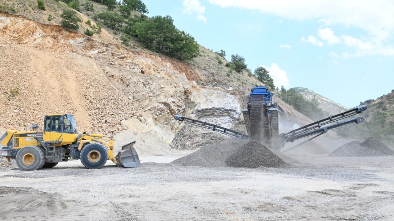 Malatya'da Mobil Konkasörlerle Yol Hizmetine Hız